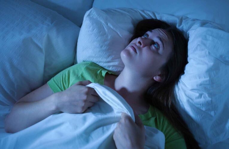 O que podemos fazer para aliviar a ansiedade que nos impede de dormir à noite?
